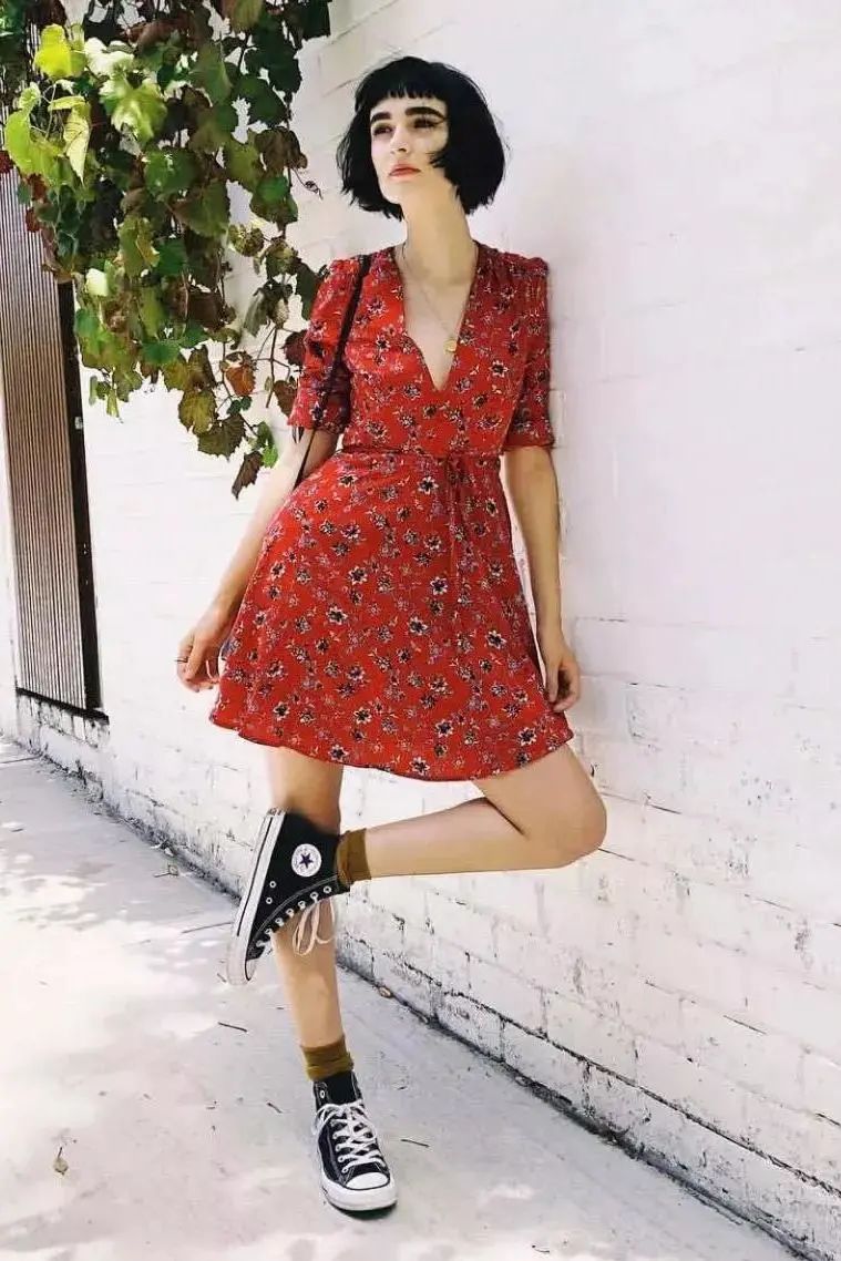 小白|今夏“裙子+运动鞋”这样穿,就是美得不一样!