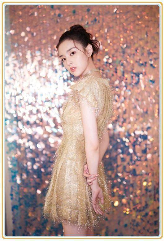 金色|当宋祖儿和周冬雨同穿金色裙,网友:终于见识到扮嫩的最高境界!