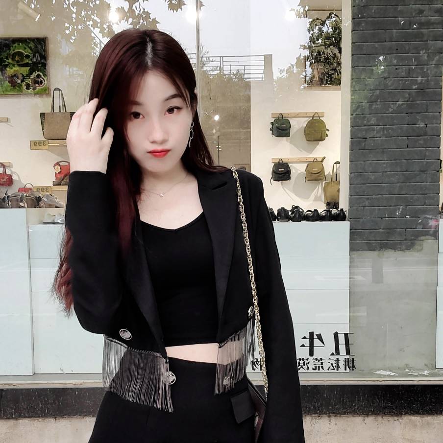 短裙|夏至秋来，当你沉浸于吊带与短裙的清凉时，潮人们已经这样穿了~