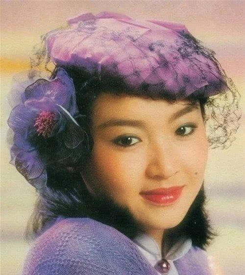 姚笛富商老公出轨被感美女当街亲密网友：天道好轮回
