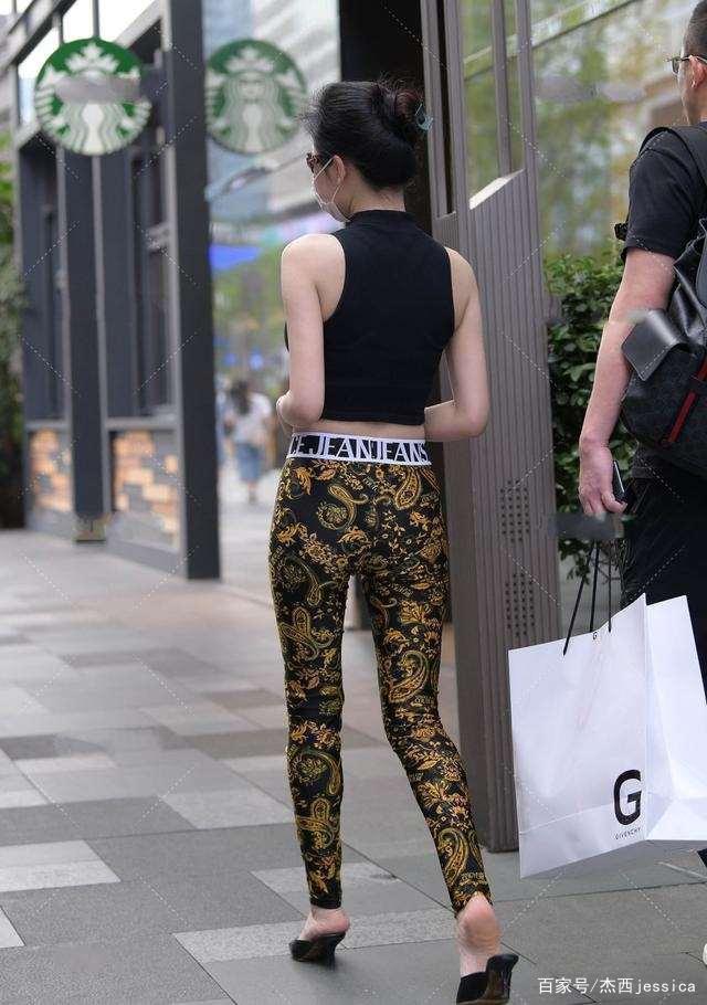 颜色|别具一格的打底裤穿着时尚舒适，分外展示时髦气质，休闲俏皮
