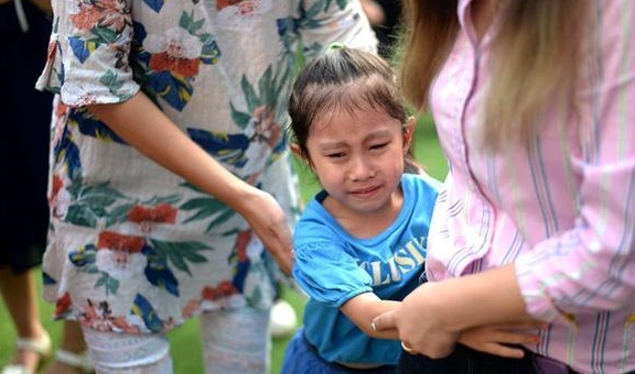 家长|“妈，我不去幼儿园行吗？”当孩子恐惧幼儿园时，家长应该这样做