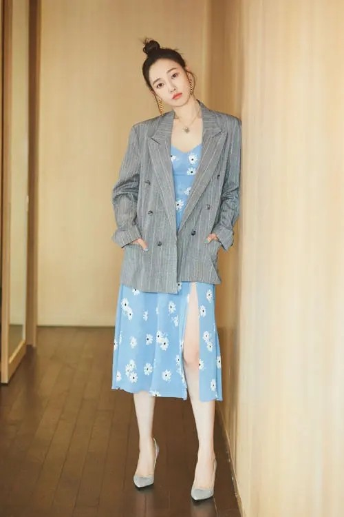 显得|白百何真会博眼球！“反穿”西装走红毯，看似奇怪，却意外时尚