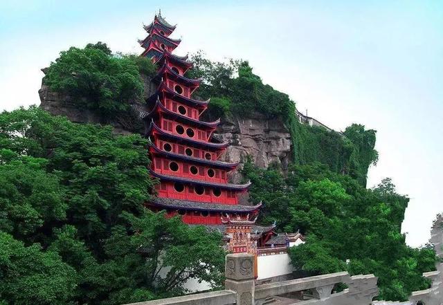 重庆一处古建筑，是国家级重点文物保护单位，被称为“江上明珠”