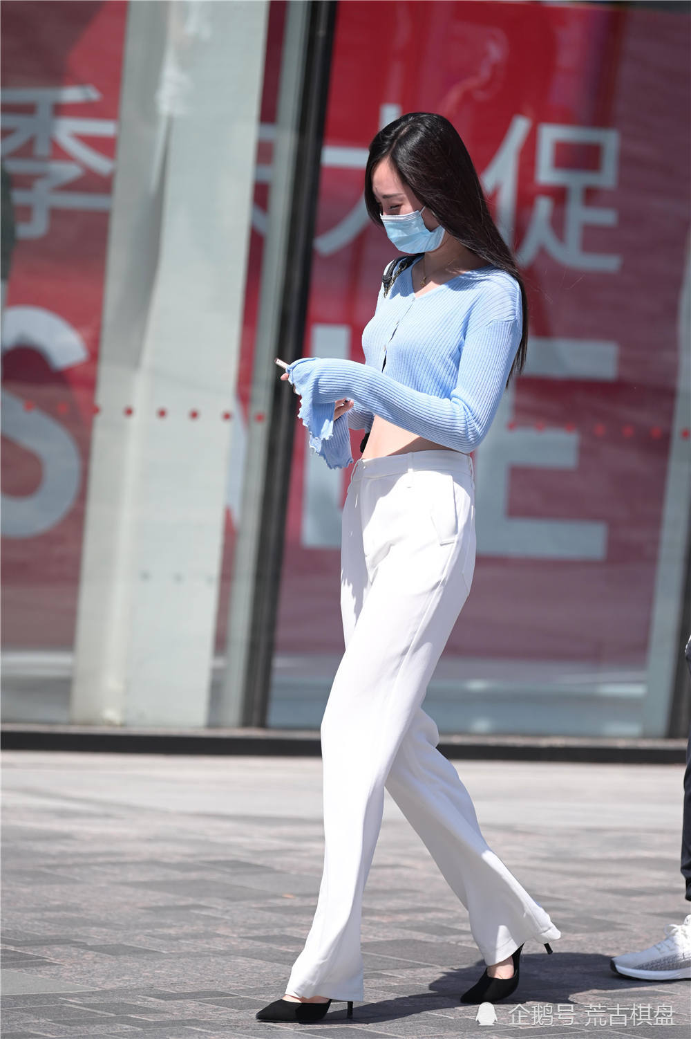 街区|时尚街区的姑娘，搭配中不能缺少一双尖头细跟鞋，美就要随心所欲