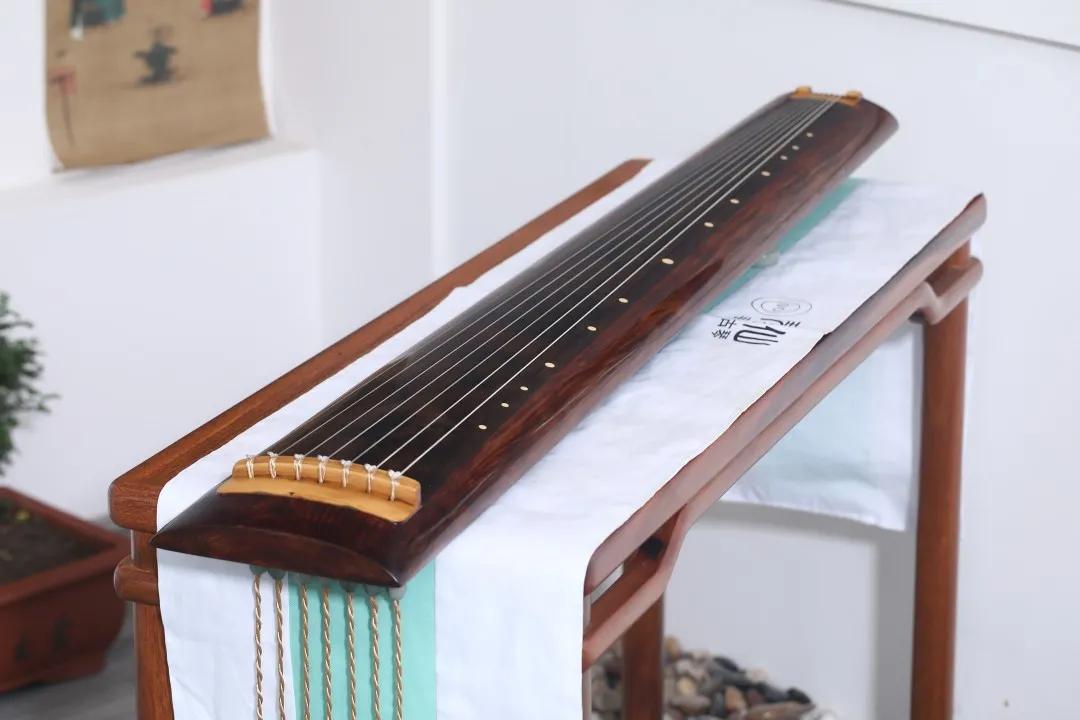 琴仙手工古琴:古琴指法上的虚实!