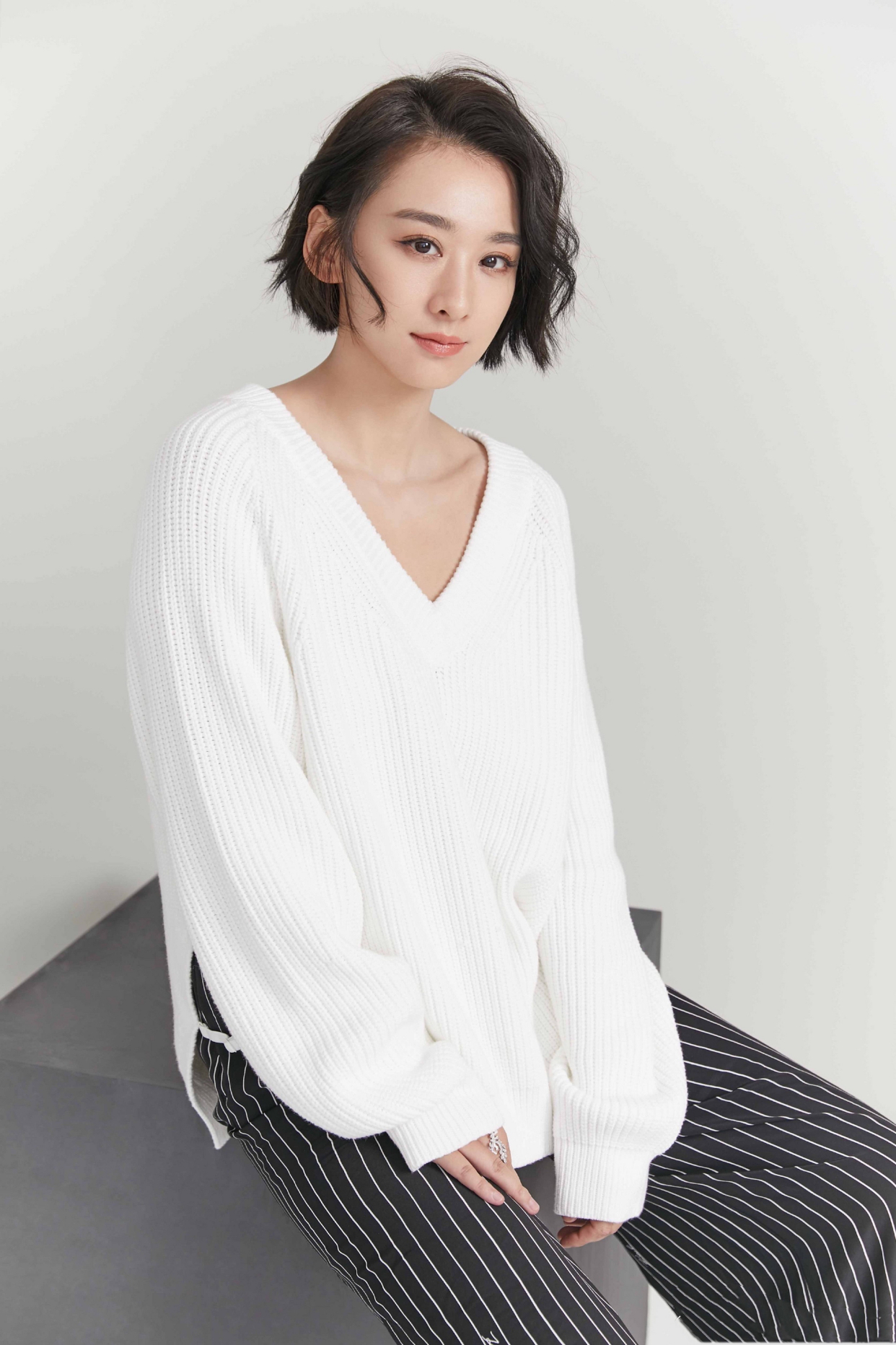 穆婷婷身材原来这么好穿丝绒抹胸裙甜美娇俏凹出花瓶曲线