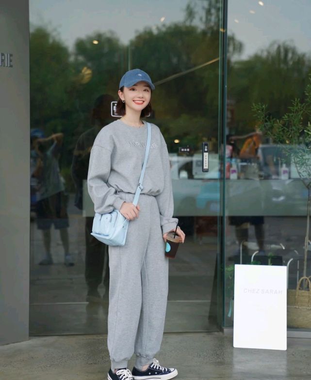 设计|精致女孩的早秋穿搭很简单，懂得打扮自己，才能惊艳众人