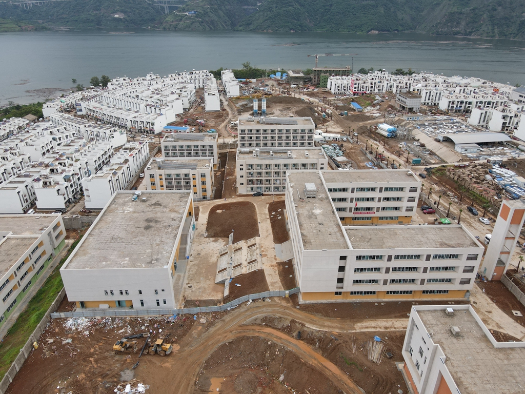 又是一年开学季,会东县新建的移民学校开学啦