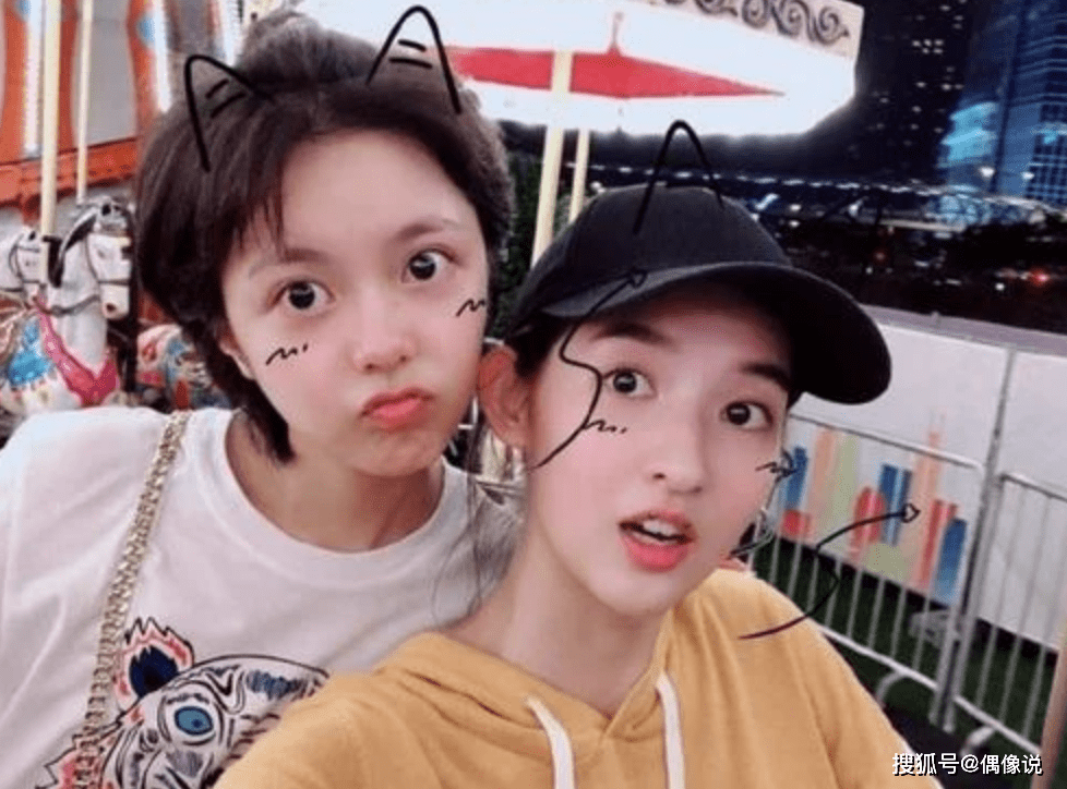 赵今麦晒开学自拍披着湿发天台吹风睡裤是张子枫同款清纯可爱