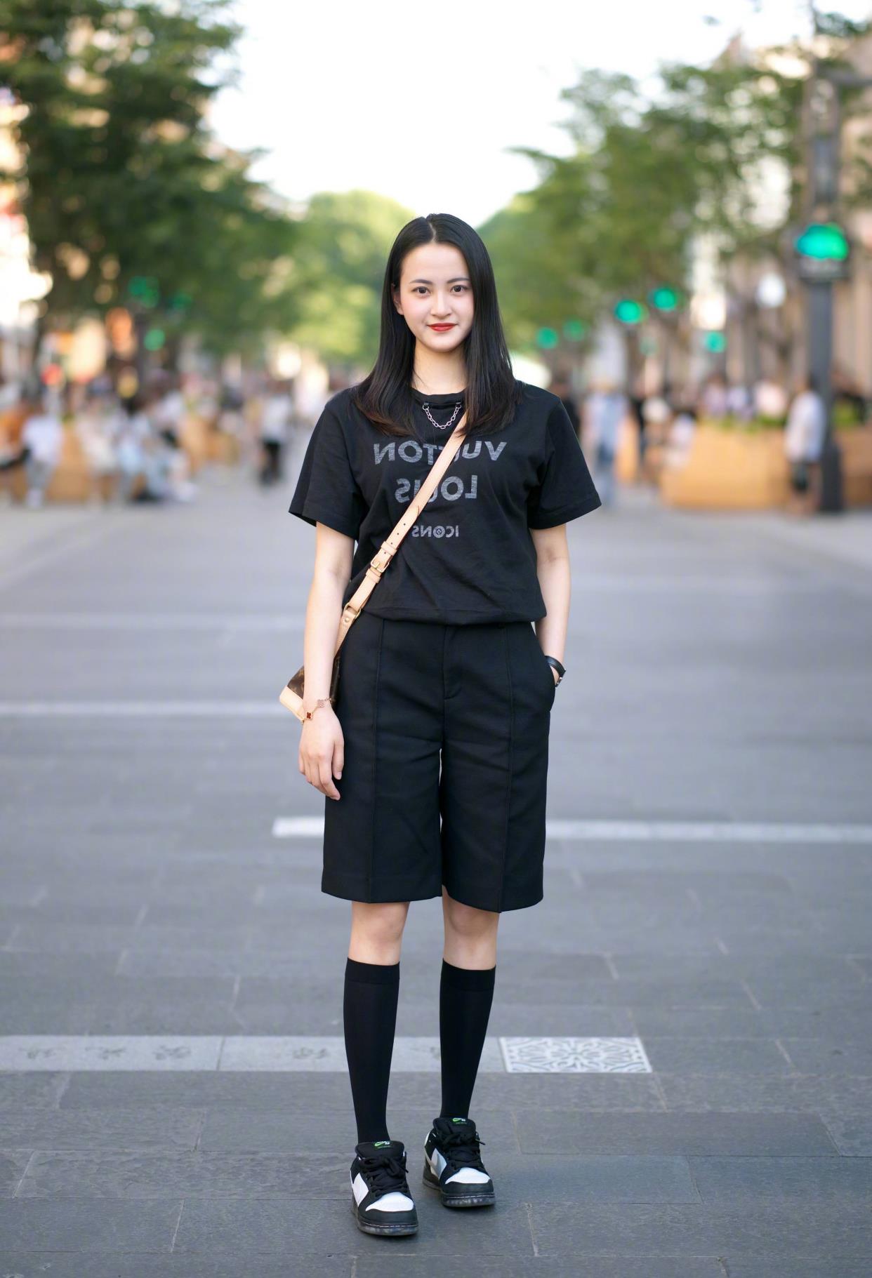 皮鞋|现在火了一种穿法，叫“袜子配鞋子”，时髦新潮还显高，谁穿谁美