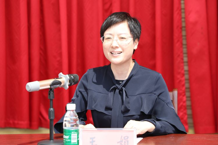 爱心企业河南天中锦绣服饰捐资助学情暖贫困学子_平舆县