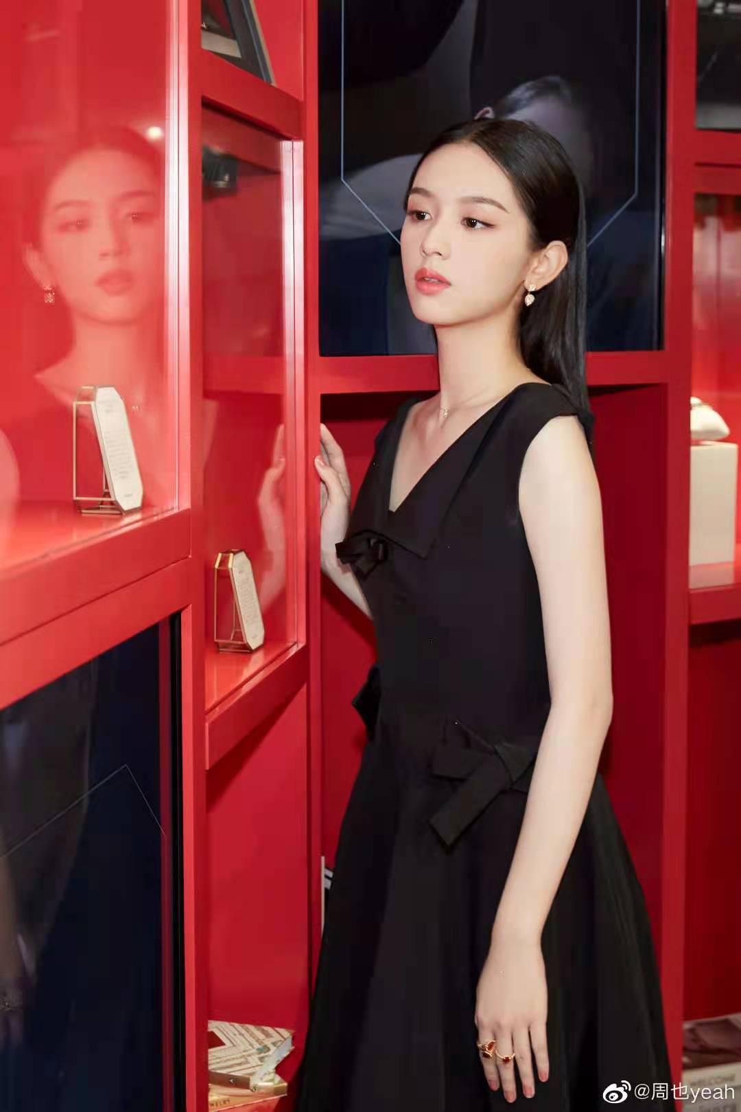 距离感|周也小公主气质清冷，女神范十足，不愧是时尚达人，令人见之忘俗