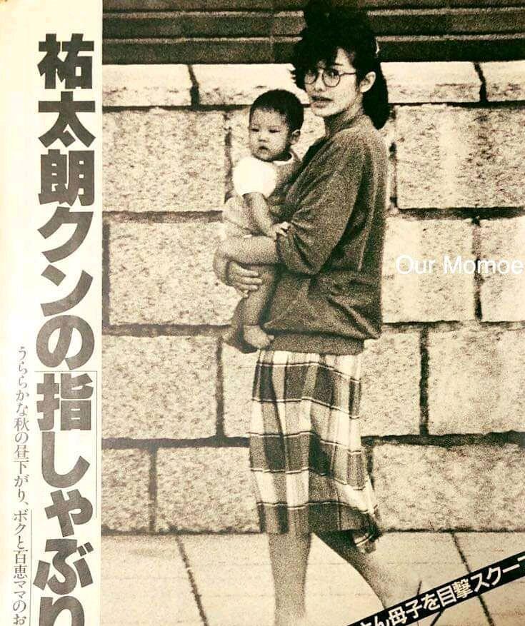 细节|带娃时的山口百惠也是洋气人，微胖时穿裙子，美的贤淑清丽