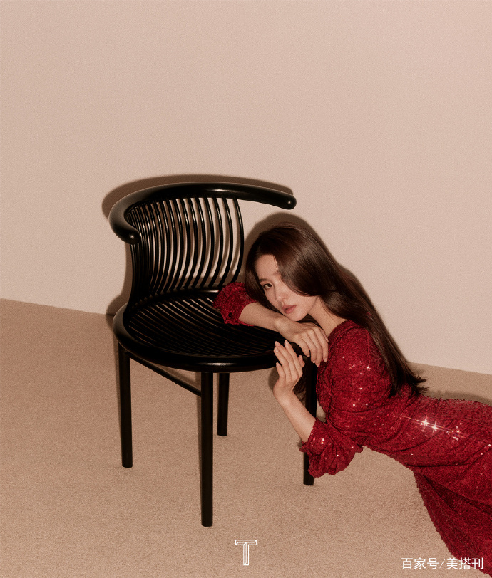 黑色|刘诗诗璀璨星空大片释出，封面造型和刘雯杨幂撞衫，诗诗版最温柔