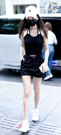 运动鞋|逛街偶遇杨幂…她穿短裤时总穿这几款鞋