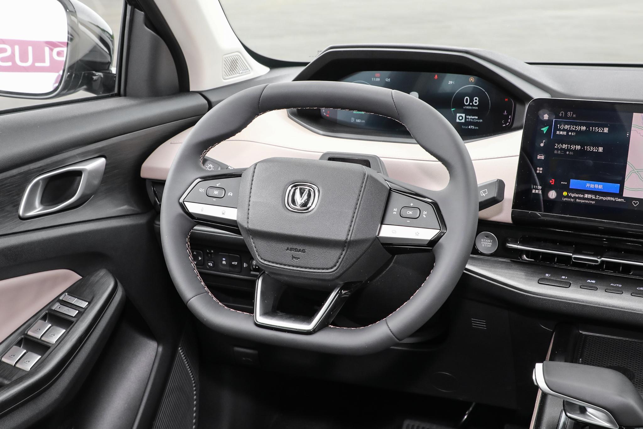 长安又出新车unik的前脸和内饰并配有先锋音响价格不贵