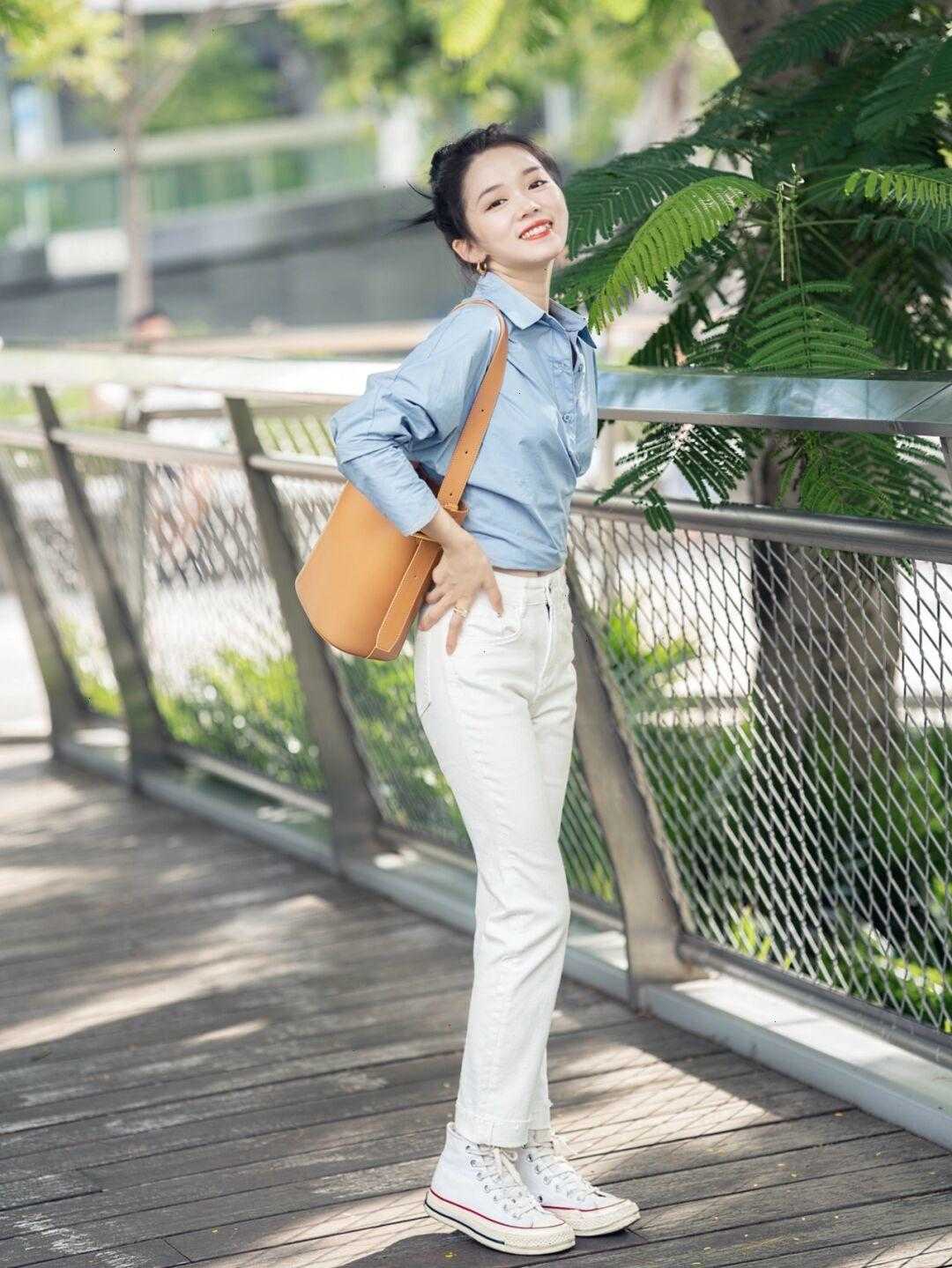 显得|小个子女生入秋就这么穿，蓝色衬衫搭高腰裤又飒又美，显高又显瘦