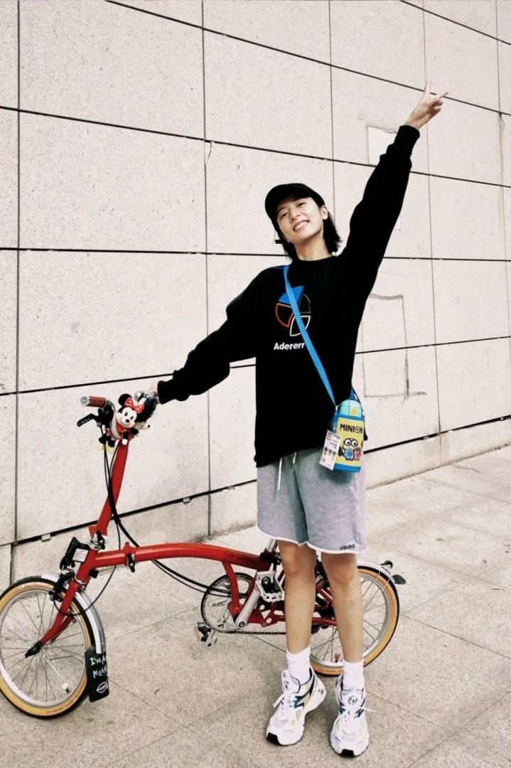 运动鞋|逛街偶遇杨幂…她穿短裤时总穿这几款鞋