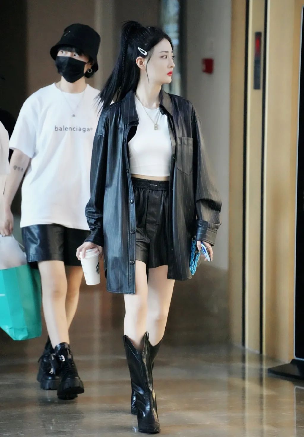 运动鞋|逛街偶遇杨幂…她穿短裤时总穿这几款鞋