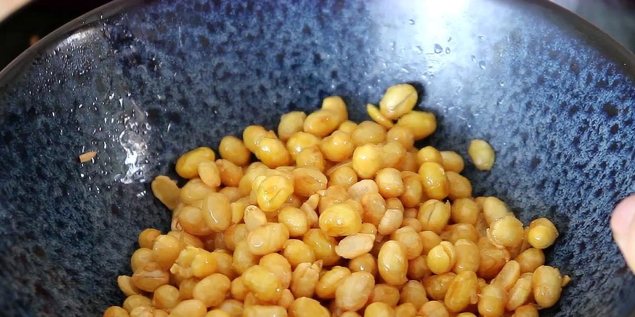 水大叔|黄豆别再打豆浆了,孩子多吃猛长个,酥脆又营养,比吃肉香