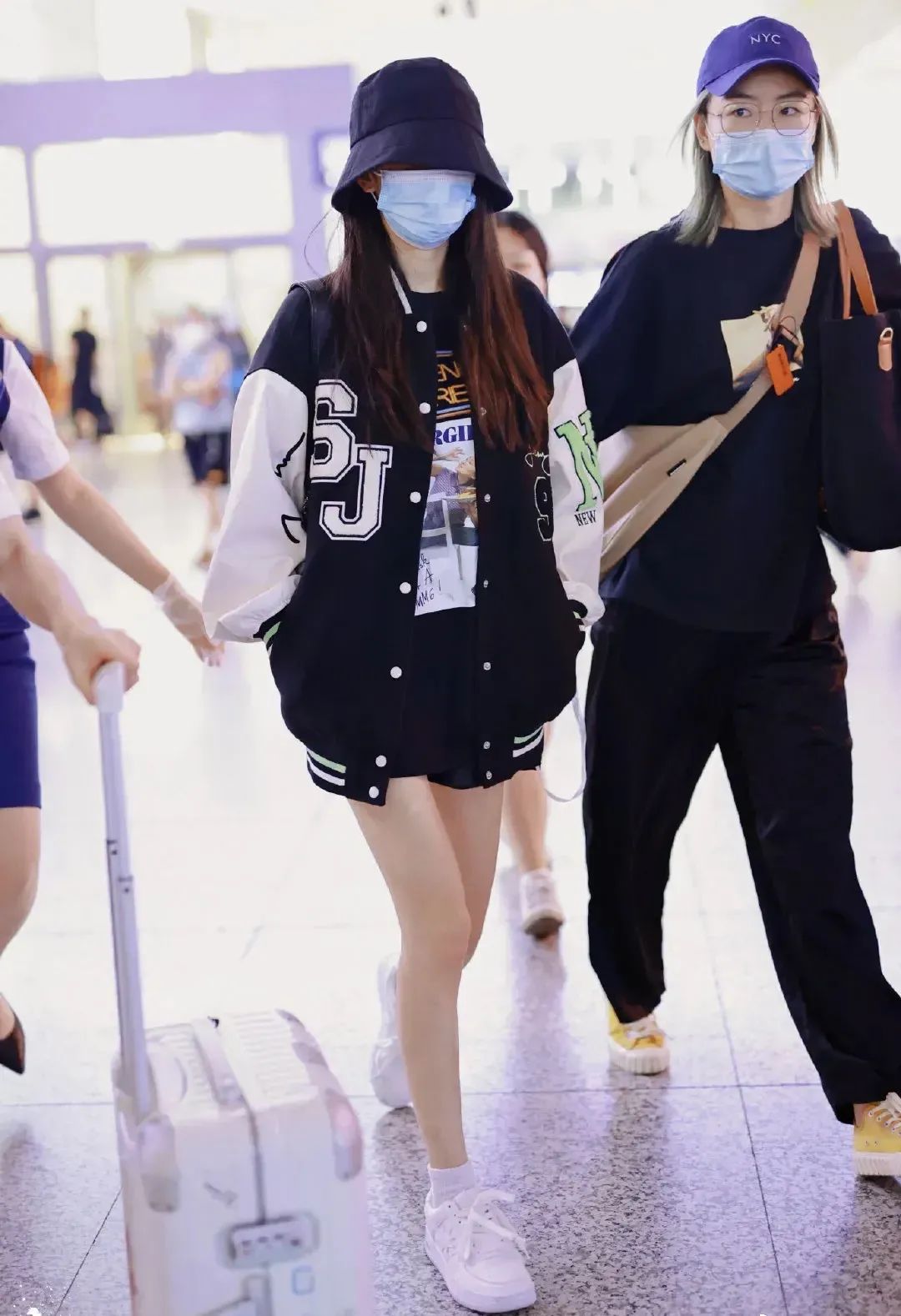 运动鞋|逛街偶遇杨幂…她穿短裤时总穿这几款鞋