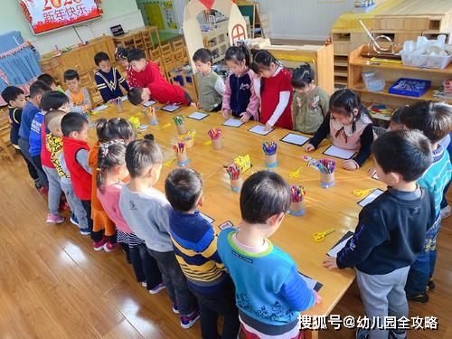 家长|幼儿园延时服务“改了”，两小时收费仅10元，老师：真的没法活了