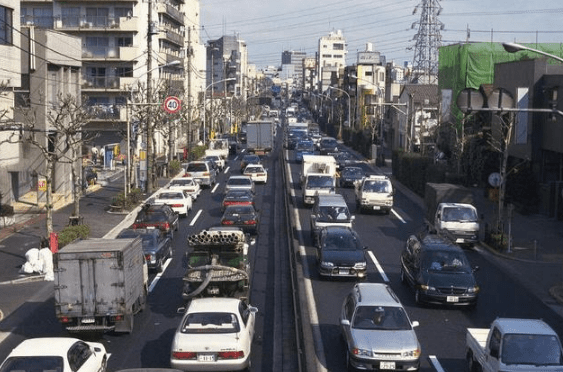 人口多地方又小的日本，为何几乎不会堵车？驴友：这点不得不佩服