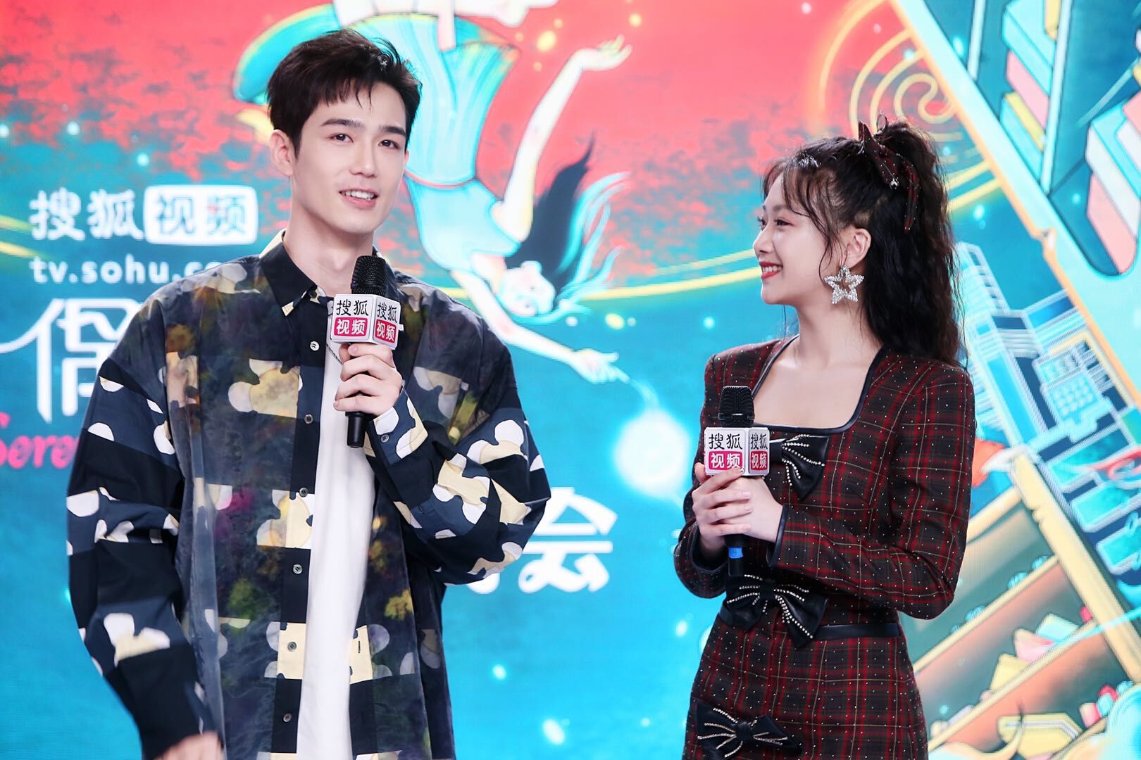 角色|《偶然闯入的世界》举办庆功会 利晴天撒糖式爆料“剧中嘴都亲酸了”