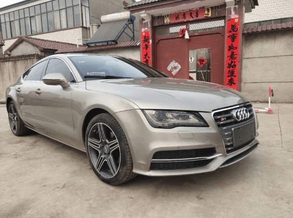 小哥花万买奥迪a7 12年上牌11万公里 回村后吸引了一波年轻人 二手车