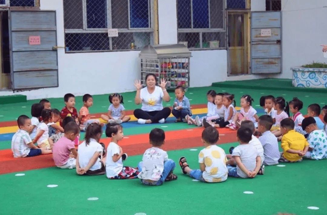 小雨|“我不会让孩子三岁上幼儿园”，老牌幼师提出三个看法，你赞同吗