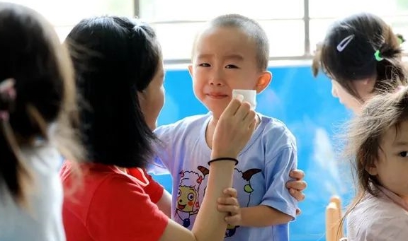 什么|孩子入园多天后，仍然不肯去幼儿园，往往和家长的五种行为关系大