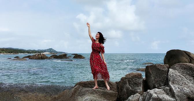 什么|梁小冰现身港姐聚会!52岁穿粉衣跳舞似选美现场,关咏荷捂嘴害羞