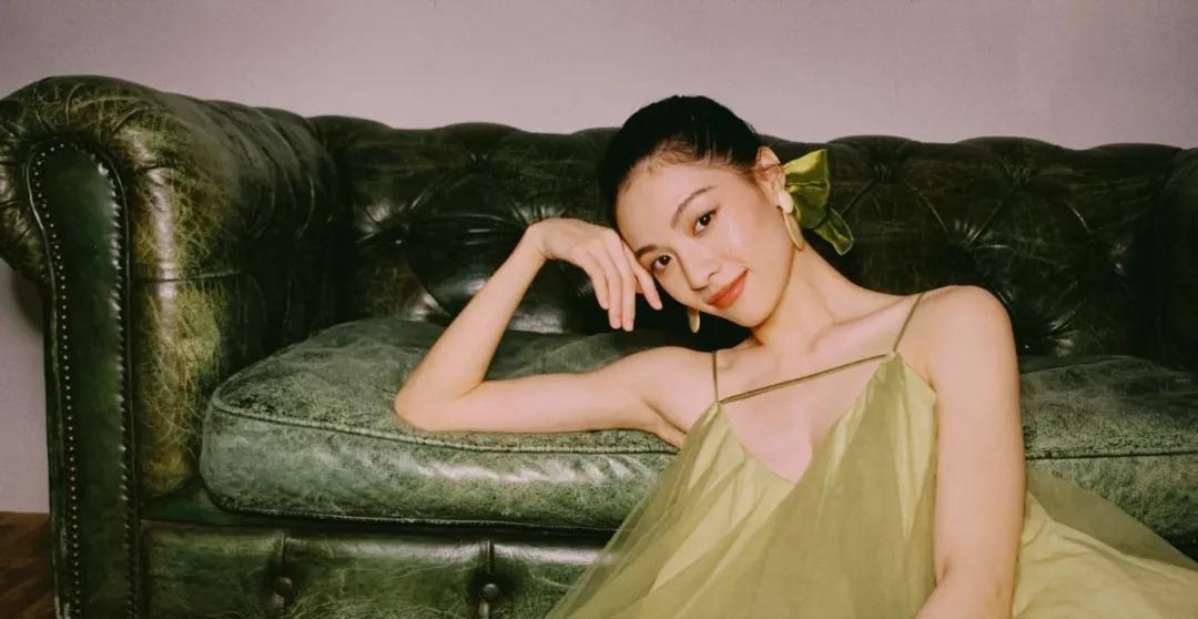 发型|别再披头散发了！这6款“发型”才够美够清凉，时髦还显脸小