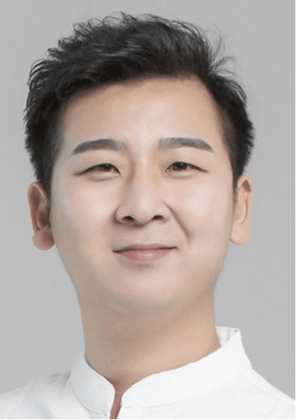 原创13岁主演电视剧靳东给他当配角如今他30岁你能认出来吗