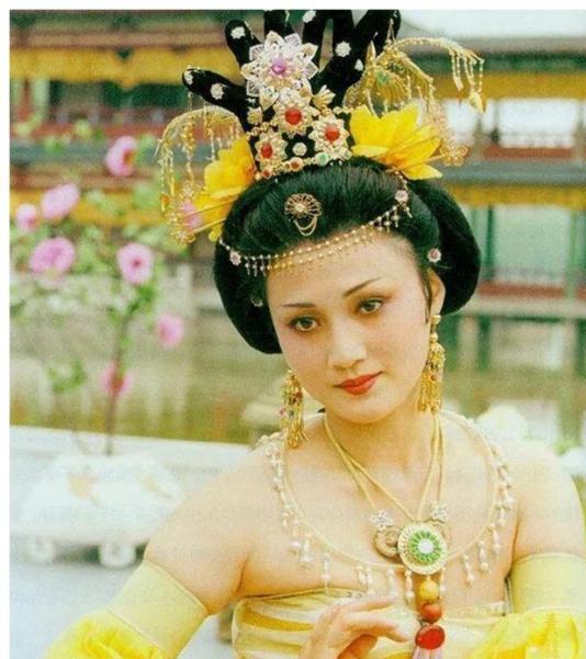 古代四大美女简介杨玉环 2dfc0d4397334800b2827a263f3ed0c5.jpeg
