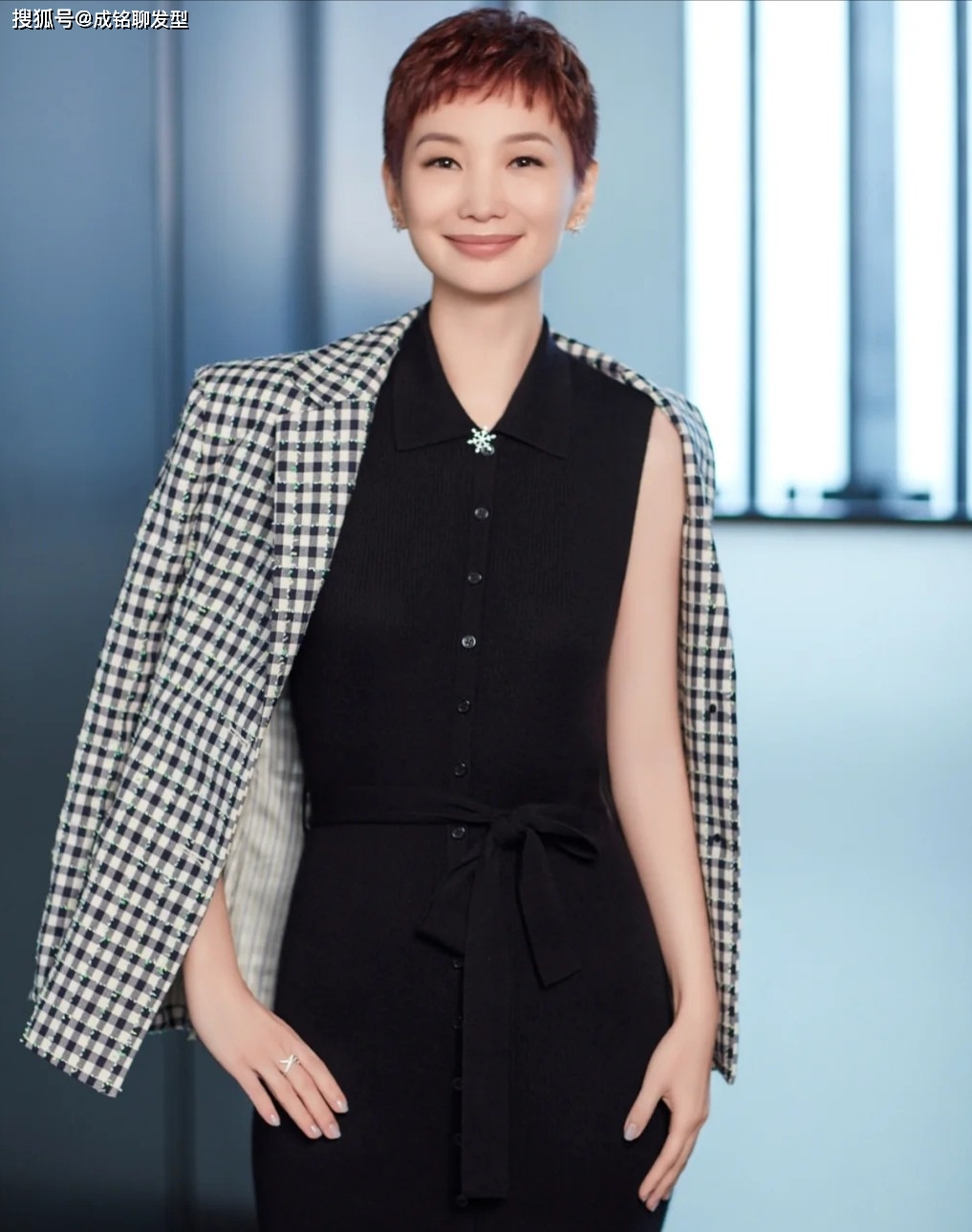 原创跟着时尚主编学穿搭,三种减龄搭配技巧让你受益一生,实用又好看