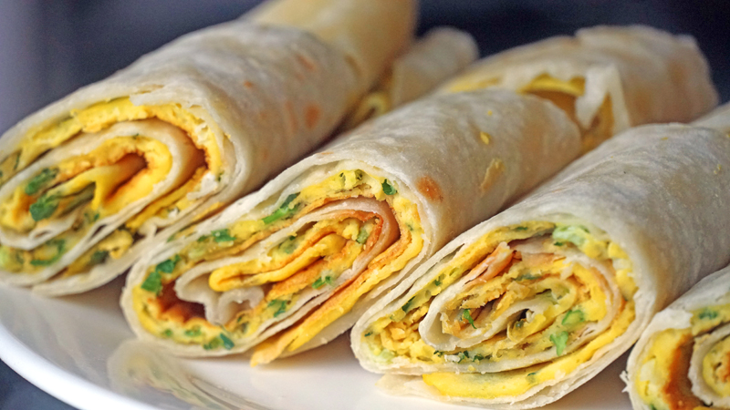 原创早餐鸡蛋卷饼的做法!营养健康!柔软劲道!