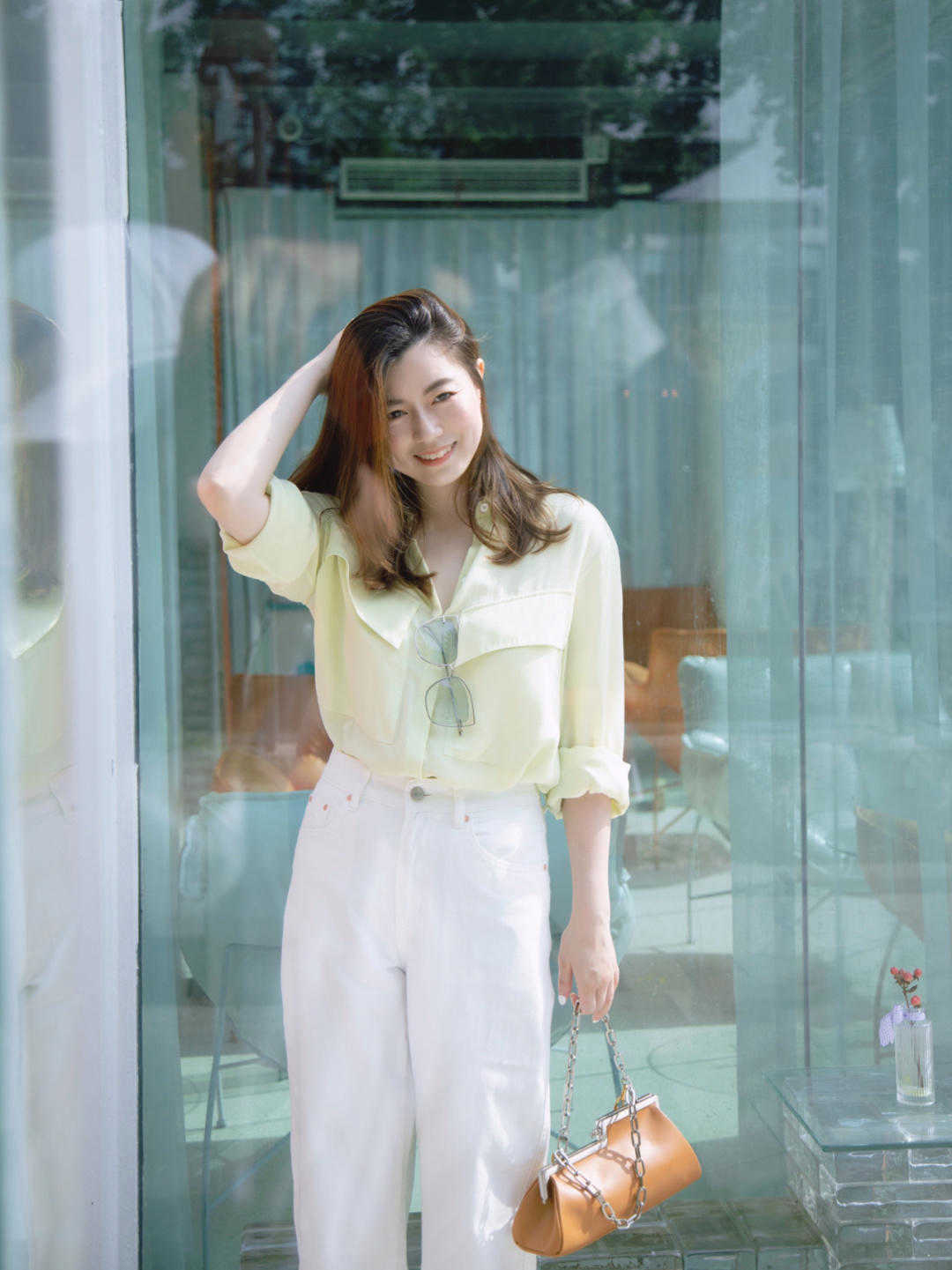 是属于|秋天的穿搭指南,衬衫搭配白色牛仔裤温柔清爽又好看,舒适大方