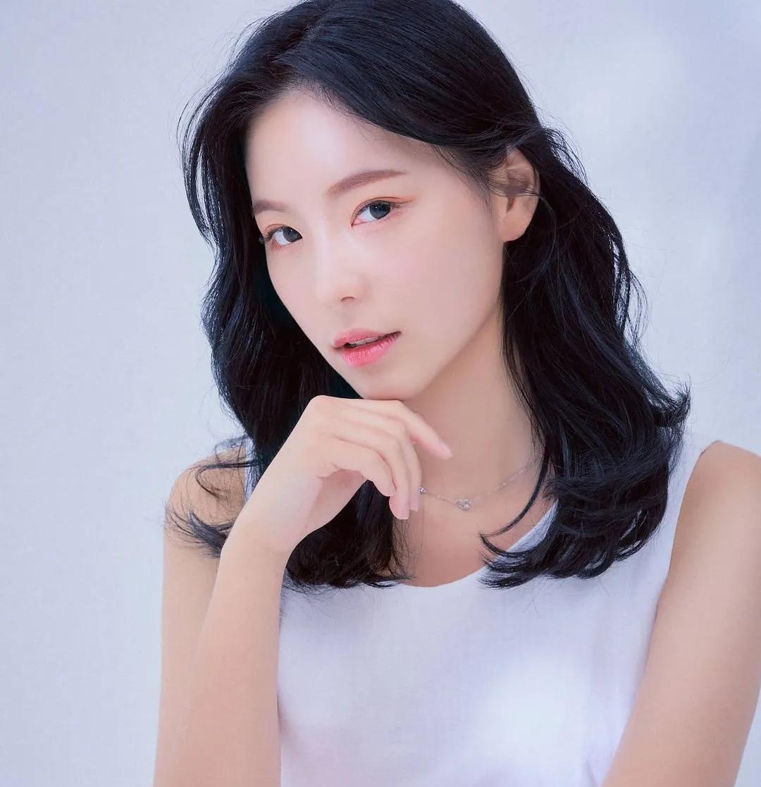 发型|别再披头散发了！这6款“发型”才够美够清凉，时髦还显脸小