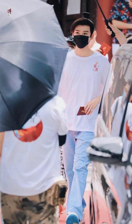 官宣|《安乐传》开机,迪丽热巴首次与龚俊搭档,网友却担心番位之争