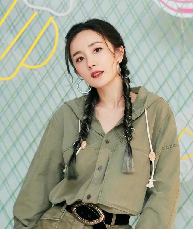 发型|别再披头散发了！这6款“发型”才够美够清凉，时髦还显脸小