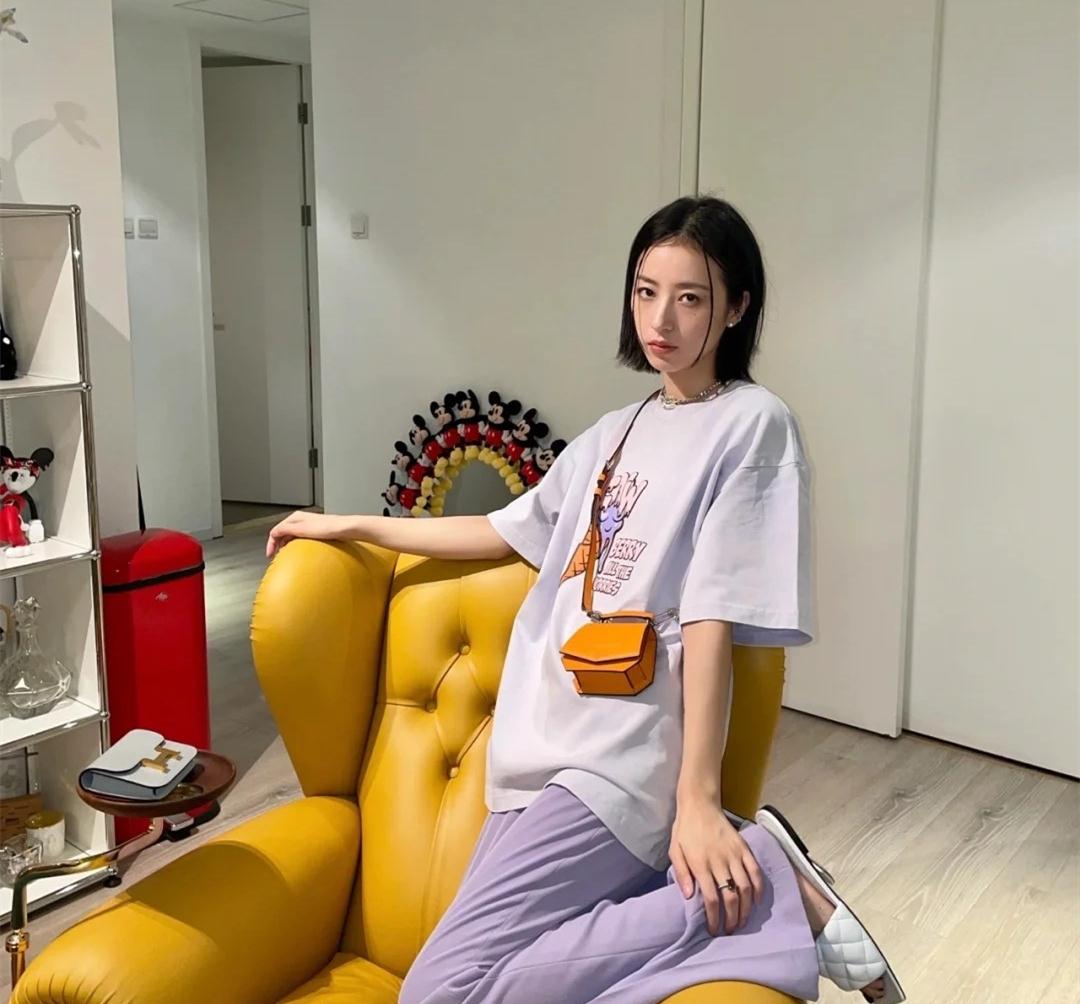 配饰|周雨彤在《我在他乡挺好的》中演技哭戏值得夸，她的衣品更值得夸