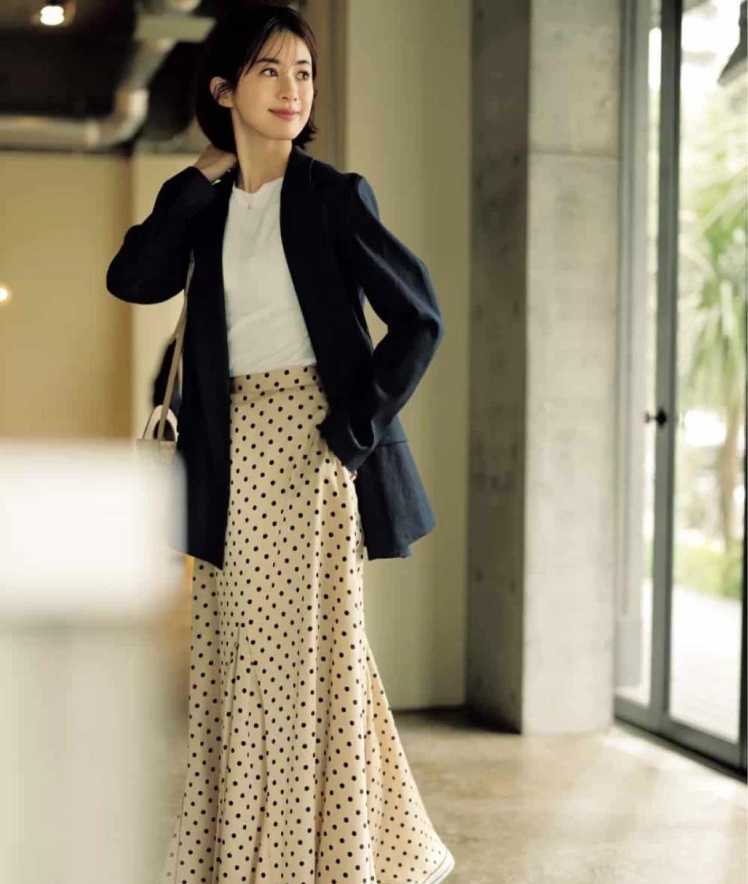 时尚|40岁女人穿T恤，牢记这“三穿三不穿”法则，这样才能时髦又减龄