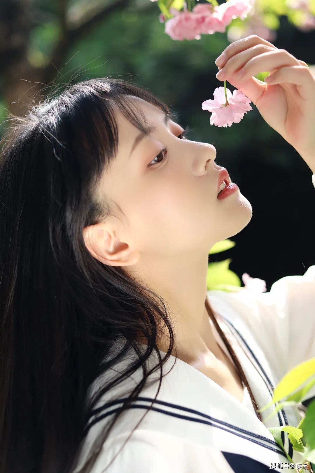 柯佳嬿扮「台妹」：跟林美秀姊姊學的！