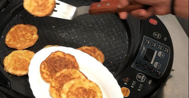 挺圆|半块南瓜，1个鸡蛋，这样简单一做，比吃肉还香，我家隔三差五做