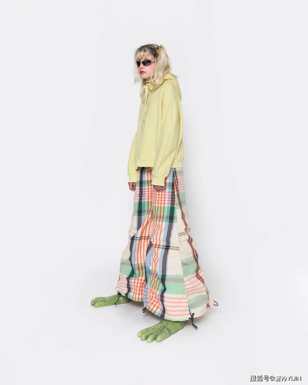 设计|新锐设计师｜靠怪兽五指鞋出圈的服装设计师宝藏品牌