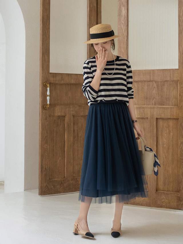 西裤|今年秋天“条纹衫”又火了，搭配上牛仔裤或直筒西裤，高级又洋气