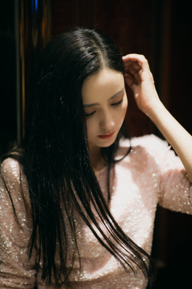 女神|佟丽娅绝美大片曝光！穿露脐装跑步都美到爆，离婚后大胆秀小蛮腰