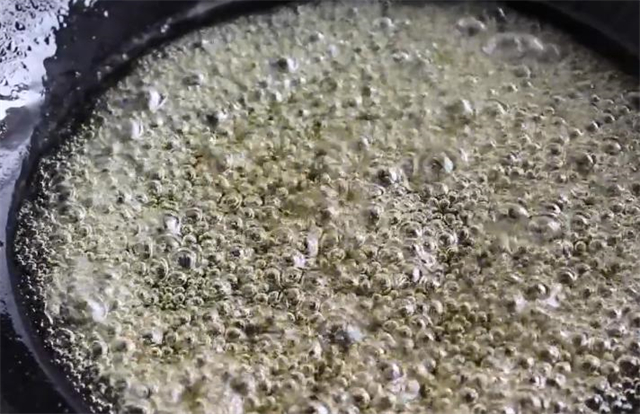 做法|花生米怎样做才好吃?教你新吃法,香甜酥脆又好吃,真解馋